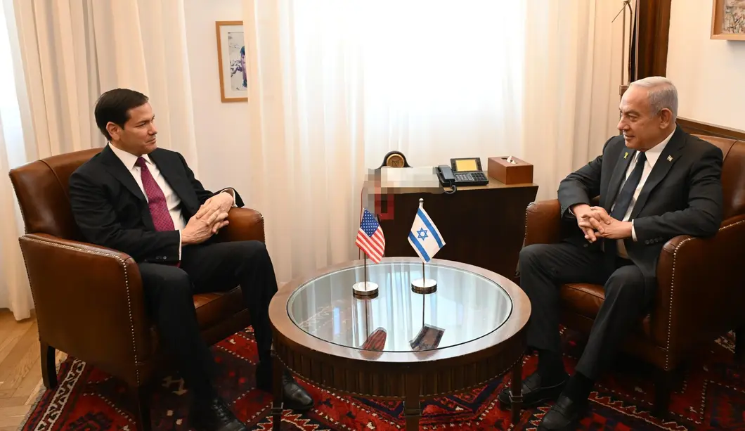FOTOGRAFÍA. JERUSALÉN (ISRAEL), 14 DE SEPTIEMBRE DE 2025. El Primer ministro del Estado de Israel, "Bibi" Benjamin Netanyahu (d); y su esposa, Sara Netanyahu; visitaron hoy (domingo) el Muro Occidental en la capital del país hebreo, Jerusalén, junto con el Secretario de Estado de los Estados Unidos de América (EEUU) de la Administración Donald John Trump/James David Vance, Marco Antonio Rubio (i); y su esposa, Jeanette Christina Dousdebes Rubio; y el Embajador de los EEUU en Israel, Michael Dale Huckabee (Mike Huckabee); y su esposa, Janet McCain Huckabee. Lasvocesdelpueblo (Ñ Pueblo)