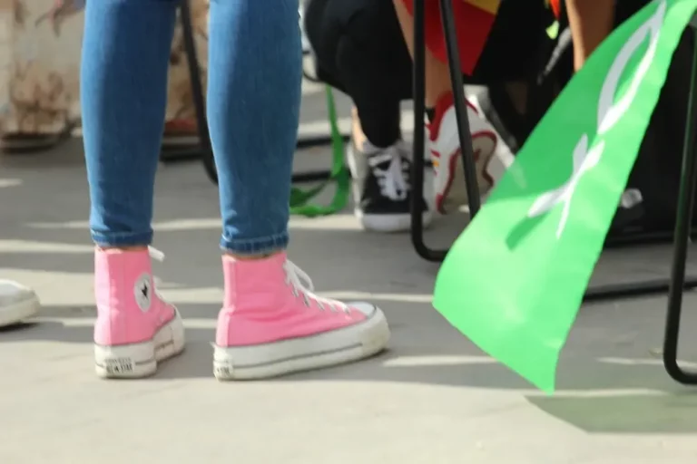 FOTOGRAFÍA. BARRIO DE BELLVITGE (HOSPITALET DE LLOBREGAT) BARCELONA (CATALUÑA) REINO DE ESPAÑA, 20 DE SPETIEMBRE DE 2025. Las cúpulas provinciales de VOX en la Comunidad Autónoma de Cataluña (Gerona de Alberto Tarradas Peneque, Tarragona con Sergio Macián de Greef, Lérida de Rafael Villafranca Mercé, y Barcelona de Joan Garriga Doménech) junto al poder local —en entre ello: el de Barcelona de Gonzalo de Oro-Pulido Plaza, el de Salou (Tarragona) de Ana Belén Rodríguez Ros; el de Palamós (Gerona) de Cristina Ruz Navarro; el de Gavá de Marco Cívico Morales, el de Viladecans de Josling Efigenia Montilva Peralta, y el de Tarrasa Alicia Tomás Martínez— y comarcal de la Resistencia verde han arropado este mediodía bajo calor y sol al secretario general del partido y presidente del Grupo parlamentario en el Parlamento de Cataluña, Ignacio Garriga Vaz de Conceiçao, en el gran acto de inicio de curso político 2025-2026 en una región catalana donde la formación de Santiago Abascal Conde de para de crecer y cosecharía hasta 15 escaños si se celebrase elecciones hoy en Cataluña, creciendo en 4 diputados de sus 11 actuales, según sondeos electorales. Bajo lema "Primero lo nuestros", los verdes han presentado la alternativa a la WOKE y migracionismo. Lasvocesdelpueblo (Ñ Pueblo)