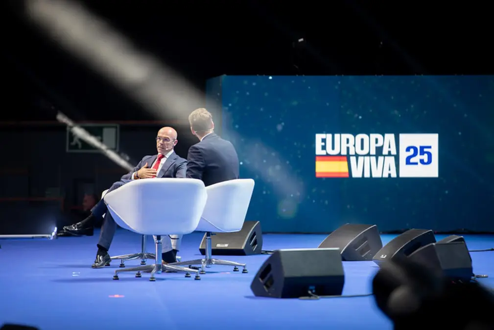 FOTOGRAFÍA. MADRID (REINO DE ESPAÑA), 13 DE SEPTIEMBRE DE 2025. Las jornadas históricas del evento político más importante y multitudinario tienen lugar los días sábado 13 y domingo 14 de Septiembre en el Palacio de Vistalegre, calle de Utebo, número 1, Carabanchel, 28025 Madrid (España). Destacados de las dos jornadas: Sábado 13 de septiembre: Panel 1: Asegurar nuestras fronteras: Protegiendo a las naciones de Europa contra la inmigración ilegal y sus consecuencias, con enfoque en el Nuevo Pacto sobre Migración y Asilo. Moderadora: Rocío de Meer (España, diputada, VOX); Panel 2: El escudo de la libertad: Exponiendo la injerencia y manipulación supranacional en los procesos electorales en Europa. Moderador: Hermann Tertsch (España, VOX); Panel 3: Una Europa, muchas naciones: Defendiendo nuestra identidad, tradiciones y soberanía en una era globalista. Moderador: Jorge Buxadé Villalba (España, VOX); Panel 4: La Europa de la prosperidad: empleo, vivienda y futuro .Moderador: Ricardo Ruiz de la Serna (jefe de estudios y formación de Disenso); Panel 5: Europa e Iberoamérica: Una agenda por la libertad y contra el socialismo. Moderador: Jorge Martín Frías (SPAIN, VOX). Domingo 14 de septiembre: 11:00 a 14:00 Gran acto político de Patriots of Europe en el Palacio de Vistalegre, con las intervenciones de los líderes europeos de Patriots; el presidente de VOX y líder de Patriots, Santiago Abascal Conde, clausurará el EuropaViva25. Lasvocesdelpueblo (Ñ Pueblo)