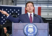 Ron DeSantis acaba con la «esclavitud» de vacunas obligatorias en Florida FOTOGRAFÍA. MIRAMAR (FLORIDA) ESTADOS UNIDOS DE AMÉRICA, 13 DE AMYO DE 2025. El gobernador del estado de Florida, Ronald Dion DeSantis (Ron DeSantis), durante una rueda de prensa en la oficina del Servicio de Inmigración y Control de Aduanas (ICE) en Miramar, Florida. Efe
