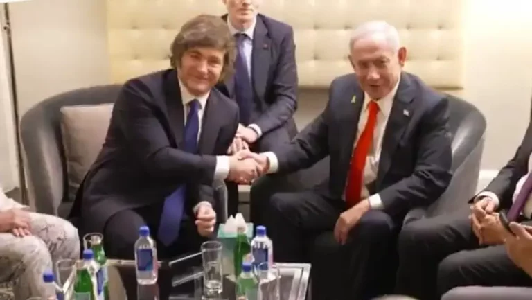 FOTOGRAFÍA. NUEVA YORK (ESTADOS UNIDOS DE AMÉRICA, EEUU), 25 DE SEPTIEMBRE DE 2025. El Presidente de la Republica de Argentina, Javier Gerardo Milei (i); mantuvo, una reunión con el Primer Ministro de Israel, "Bibi"Benjamin Netanyahu (d); en Nueva York (United States of America,  USA), durante la cual "abordaron principalmente la situación de los rehenes cautivos en Gaza". Lasvocesdelpueblo (Ñ Pueblo)