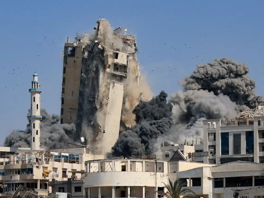 FOTOGRAFÍA. CIUDAD DE GAZA (FRANJA DE GAZA), 16 DE SEPTIEMBRE DE 2025. El ministro de Defensa de israel, Israel Katz; y el jefe del Estado Mayor del Tzáhal, teniente general Eyal Zamir; confirman el inicio de la "Operación Carrozas de Gedeón II" del Ejército israelí Tzáhal sobre Ciudad de Gaza, una ciudad convertida en el bastión de nazi de Hamás ISIS y sus compinches antisemitas y neonazi, como Yihad Islámica Palestina. El objetivo es rescatar o recuperar a los 48 rehenes restantes y desarmar a Hamás ISIS o eliminarlo para siempre de Gaza. "Los residentes de Gaza tuvieron que desplazarse al sur para su protección". "Si Hamás ISIS no libera a los rehenes y se desarma, Gaza será destruida y se convertirá en un monumento a las atrocidades y asesinos de Hamás ISIS". Así advirtió el ministro de Defensa de Israel; Israel Katz. Lasvocesdelpueblo (Ñ Pueblo)