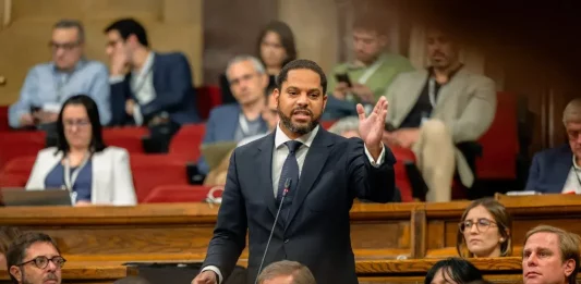 FOTOGRAFÍA. BARCELONA (REINO DE ESPAÑA), 30 DE SEPTIEMBRE DE 2025. El presidente del Grupo Parlamentario de VOX en el Parlamento de Cataluña y secretario general de VOX, Ignacio Garriga Vaz de Conceiçao, registrado este martes durante una sesión de la Cámara autonómica catalana. Lasvocesdelpueblo (Ñ Pueblo)