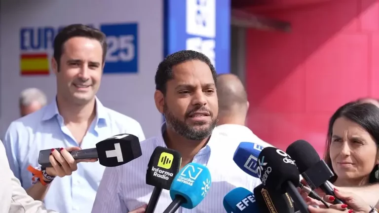 FOTOGRAFÍA. CARABANCHEL (COMUNIDAD DE MADRID) REINO DE ESPAÑA, 13 DE SEPTIEMBRE DE 2025. El secretario general de la Resistencia (VOX), Ignacio Garriga Vaz de Conceiçao, ha asegurado que en el acto político más importante y más multitudinario de España y del resto de la UE, el "EuropaViva25", que inició esta mañana en el Palacio Vistalegre en la calle de Utebo, número 1, Carabanchel, 28025 Madrid (Comunidad de Madrid), el patriotismo europeo, junto a su socio VOX, va a presentar la alternativa a la WOKE, migracionismo, socialismo y globalismo. Lasvocesdelpueblo (Ñ Pueblo)