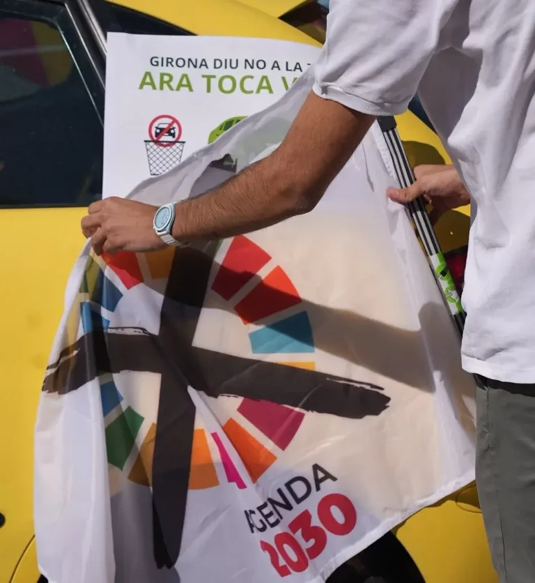 FOTOGRAFÍA. GERONA (CATALUÑA) REINO DE ESPAÑA, 06 DE SEPTIEMBRE DE 2025. Una manifestación motorizada vecinal por la ciudad de Gerona este domingo ha dicho "no" a la Zona de Bajas Emisiones. En ella, Lasvocesdelpueblo ha podido comprobar y registrar la participación activa de varios dirigentes de VOX en esta provincia catalana: el diputado regional y presidente del Comité Ejecutivo Provincial en Gerona, Alberto Tarradas peneque; el concejal y portavoz del Grupo Municipal de VOX en el Ayuntamiento de Gerona y tesorero del Comité Ejecutivo Provincial, Francisco Javier Domínguez García; el concejal y portavoz del Grupo Municipal de VOX en el Ayuntamiento de Salt (Gerona), Sergi Fabri y Llavero; el concejal y portavoz del Grupo Municipal de VOX en el Ayuntamiento de Roses y Responsable de Organización de VOX Gerona, Ignacio Mulleras Vinzia; entre otros.
