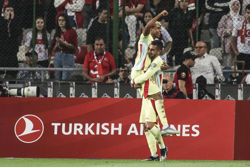 FOTOGRAFÍA. KONYA (TURQUÍA), 07 DE SEPTIEMBRE DE 2025. La salida más compleja de España camino del sueño del Mundial 2026 la solventó con un recital histórico en Konya, minimizando a Turquía con un recital futbolístico que le otorga el liderato del Grupo E y encarrila el pase con triplete de Mikel Merino, doblete de Pedri y un tanto de Ferran Torres, en Konya (Turquía). Efe