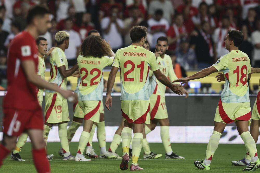 FOTOGRAFÍA. KONYA (TURQUÍA), 07 DE SEPTIEMBRE DE 2025. Los jugadores de la selección española celebran el 0-3 ante Turquía en Konya (Turquía). Efe