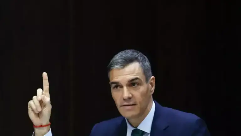 FOTOGRAFÍA. MADRID (REINO DE ESPAÑA), 30 DE OCTUBRE DE 2025. El presidente del Gobierno de España y secretario general del Partido Socialista (PSOE), Pedro Sánchez Pérez-Castejón, en su comparecencia en la comisión del Caso Koldo del Senado. Efe