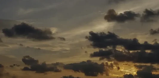 FOTOGRAFÍA. VALENCIA (COMUNIDAD VALENCIANA) REINO DE ESPAÑA, 16 DE OCTUBRE DE 2025. Vista general del atardecer nublado sobre Valencia. Efe