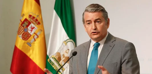 FOTOGRAFÍA. SEVILLA (ANADALUCÍA), 28 D EJULIO DE 2025. El consejero de la Presidencia, Interior, Diálogo Social y Simplificación Administrativa del Gobierno de mayoría absoluta del Partido Popular (PP) ante la Junta de Andalucía, Antonio Sanz Cabello (en la imagen) -titular del socialista-azul y WOKE Juan Manuel Moreno Bonilla-, se ha convertido en el nuevo coordinador de Interior y Emergencias del PP, con competencias dentro del partido en materia de Protección Civil, Seguridad y Frontera Efe