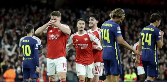 FOTOGRAFÍA. LONDRES (REINO UNIDO), 21 DE OCTUBRE DE 2025. El delantero Viktor Gyokeres (I) celebra el 3-0 durante el partido de la UEFA Champions League que han jugado Arsenal FC y Atletico Madrid, en Londres, Reino Unido. Efe