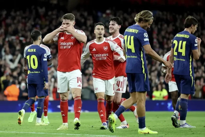 Arsenal pasa por encima del Atlético de Madrid (4-0) (3) FOTOGRAFÍA. LONDRES (REINO UNIDO), 21 DE OCTUBRE DE 2025. El delantero Viktor Gyokeres (I) celebra el 3-0 durante el partido de la UEFA Champions League que han jugado Arsenal FC y Atletico Madrid, en Londres, Reino Unido. Efe