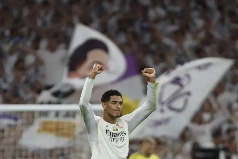 FOTOGRAFÍA. MADRID (REINO DE ESPAÑA), 22 DE OCTUBRE DE 2025. El centrocampista del Real Madrid Jude Bellingham celebra tras marcar ante la Juventus, durante el partido de la tercera jornada de la Liga de Campeones que Real Madrid y Juventus disputaron en el estadio Santiago Bernabéu. Efe