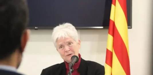 FOTOGRAFÍA. BARCELONA (ESPAÑA), 09 DE NOVIEMBRE DE 2021. La catedrática del español en la Universidad de Lund (Suecia), Inger Enkvist, nunca ha fallado a los catalanes y lo ha vuelto a hacer esta noche durante una conferencia titulada «La Importancia de las Lenguas en la Educación», organizada por la entidad catalana, integrada y promotora de Plataforma Cataluña Suma por España, Convivencia Cívica Catalana (CCC), que preside el abogado catalán Ángel Escolano Rubio, en la calle Pau Claris número 115 de la capital catalana, ciudad de Barcelona. Lasvocesdelpueblo (Ñ Pueblo)