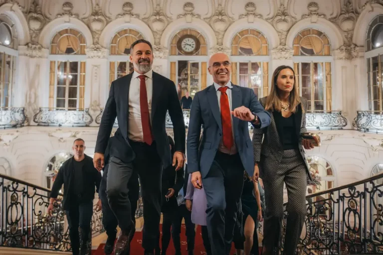 FOTOGRAFÍA. MADRID (REINO DE ESPAÑA), 15 DE OCTUBRE DE 2025. El Casino Real de Madrid acoge una cena de Patriots for Europe Patriots/Patriotas por Europa, alianza política de las formaciones patriotas cuyo Grupo Parlamentario registra un total de 11 países de la Unión Europea y que en la actualidad es la tercera fuerza política en el Parlamento Europeo con una representación de 85 eurodiputados, el Grupo está presidido en la Eurocámara por parte de Jordan Bardella, el patriota francés que forma parte del tándem opositor francés del partido Rassemblement Nacional (RN) con Anne Perrine Le Pen (Marine Le Pen); y con presidente internacional, Santiago Abascal Conde, español que es también quien fundó Patriots of Europe. Estuvieron presentes varios portavoces nacionales de VOX:  Samuel Vázquez Álvarez, Rocío de Meer Méndez, Isabel Pérez Moñino-Aranda, Jorge Buxadé Villalba, Carlos Hernández Quero y Ainhoa García Flórez, entre otros; y eurodiputados de VOX: Jorge Buxadé Villalba, Hermann Leopoldo Tertsch del Valle-Lersundi, Mireia Borrás Pavón, Margarita de la Pisa Carrión, entre otros. Lasvocesdelpueblo (Ñ Pueblo)