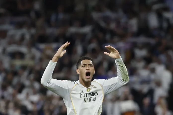 Clásico, El Real Madrid ,FC Barcelona, Barça, Madrid, Santiago Bernabéu, clásico Real Madrid vs FC Barcelona, El Real Madrid aumenta a cinco puntos la distancia en el pulso por LaLiga (3) FOTOGRAFÍA. MADRID (REINO DE ESPAÑA), 26 DE OCTUBRE DE 2025. El centrocampista del Real Madrid Jude Bellingham, celebra la victoria contra el Barcelona tras el partido de la décima jornada de LaLiga EA Sports, que Real Madrid y FC Barcelona disputaron en el estadio Santiago Bernabéu. Efe