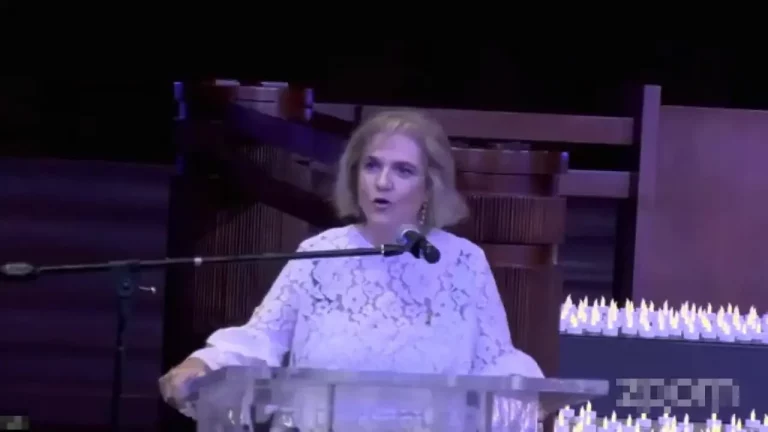 FOTOGRAFÍA. SAN JOSÉ (COSTA RICA), 14 DE NOVIEMBRE DE 2024. La ciudadana española, natural de Cataluña, Pilar Rahola Martínez, intervino hoy en acto de la conmemoración de la llamada "Novemberpogrome 1938" judía, bajo lema "Kristallnacht 2024", en San José (Costa Rica), invitada por la organización de este evento histórica de la familia internacional judía —coorganizado por parte del Centro Israelita Sionista de Costa Rica (CIS) y Movimiento Combate antisemitismo (CAM), en inglés, "Combat Antisemitism Movement—. Captura vídeo/Centro Israelita Sionista de Costa Rica (CIS)/Movimiento Combate antisemitismo/Lasvocesdelpueblo (Ñ Pueblo)