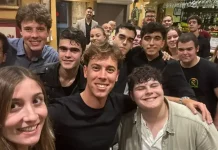 El Club Empel registra el «éxito» de Política en Z de la juventud patriota FOTOGRAFÍA. BARCELONA (CATALUÑA) REINO DE ESPAÑA, 18 DE OCTUBRE DE 2025. El Club Empel registra el "éxito" de Política en Z de la juventud patriota; una iniciativa de la asociación juvenil Jóvenes Patriotas Españoles (JPE) que ha reunido a los jóvenes políticos catalanes Julia Calvet Puig y Alberto Tarradas Peneques en la calle del Camp 17, Sarrià-Sant Gervasi, 08022 Ciudad de Barcelona. Lasvocesdelpueblo (Ñ Pueblo)