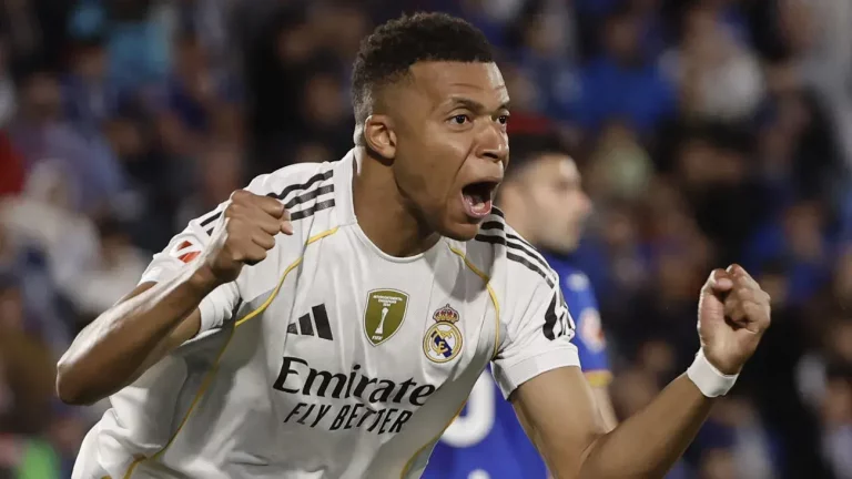 FOTOGRAFÍA. GETAFÉ (COMUNIDAD DE MADRID) REINO DE ESPAÑA, 19 DE OCTUBRE DE 2025. El delantero francés del Real Madrid, Kylian Mbappé, celebra el primer gol del equipo madridista durante el partido de la jornada 9 de LaLiga EA Sports que Getafe y Real Madrid disputaron en el Coliseum, en Getafe (Comunidad de Madrid). Efe