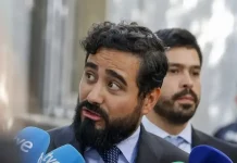 El juez decreta prisión sin fianza para el financiador de «Se Acabó La Fiesta» y Alvise Pérez FOTOGRAFÍA. MADRID (REINO DE ESPAÑA), 20 DE NOVIEMBRE DE 2025. El eurodiputado de la satírica formación política Se Acabó la Fiesta (SALF), Luis Pérez Fernández, conocido como "Alvise Pérez", ha dicho este viernes al juez que actuó desde «la crítica política» y amparado por su «libertad de expresión» cuando difundió los mensajes que dirigió en la red Telegram contra la fiscal de delitos de odio de Valencia, Susana Gisbert, después de criticar la invasión migratoria. Efe