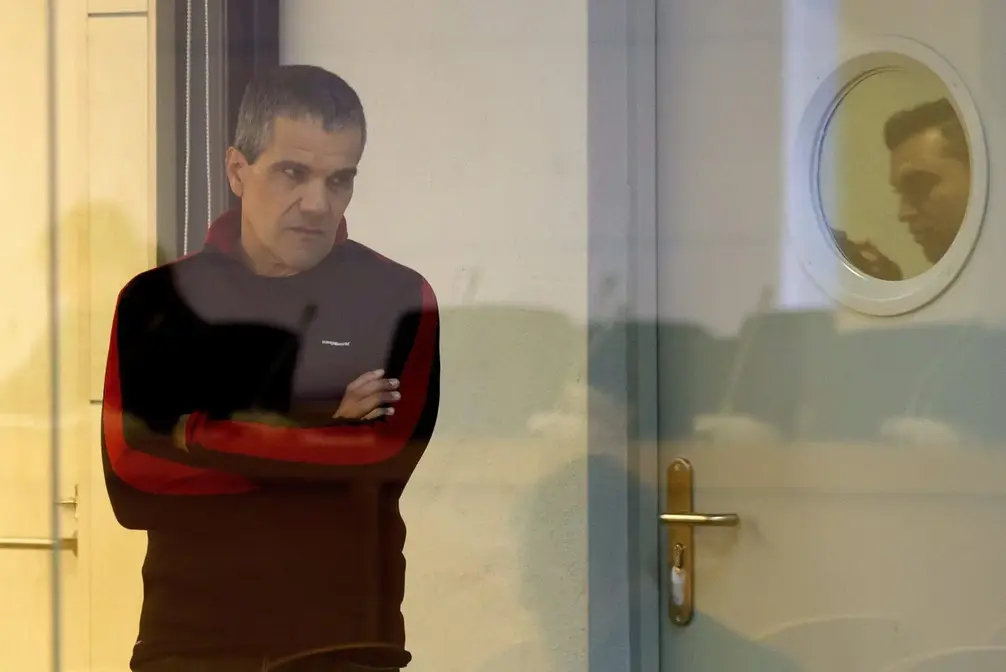 FOTOGRAFÍA. MADRID (REINO DE ESPAÑA), 24 DE ENERO DE 2013.- El asesino terrorista separatista y socialista etarra, Juan Carlos Iglesias Chouzas (Gadafi), durante el juicio en la Audiencia Nacional contra él por haber enviado presuntamente desde París (Francia) una carta bomba a un empresario de Lazkao (Guipúzcoa) en 1994. Juan Carlos Iglesias Chouzas cumple condenas que suman más de 500 años de prisión por su participación en más de 20 atentados y 15 asesinatos, entre ellos el de el niño de dos años Fabio Moreno, hijo de un Guardia Civil, perpetrado en 1990. Efe