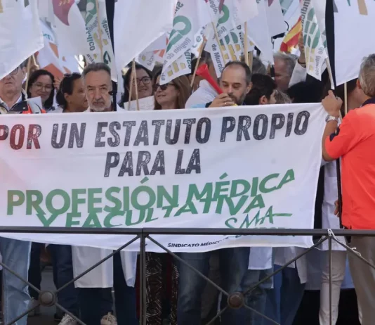 Estatuto Marco | Segunda jornada de huelga de médicos FOTOGRAFÍA. MADRID (REINO DE ESPAÑA), 23 DE SEPTIEMBRE DE 2025. Reciente concentración frente al Ministerio de Sanidad, promovida por los sindicatos médicos CESM y SMA para rechazar el borrador de Estatuto Marco y reclamar una normativa propia en Madrid. Efe