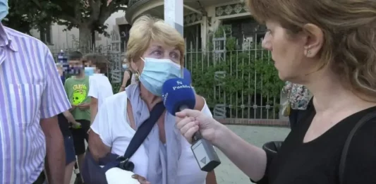 FOTOGRAFÍA. EL MASNOU (BARCELONA) ESPAÑA, 04 DE JULIO DE 2021. Una anciana, vecina de Cataluña explica su calvario y el de su marido después de caer en una emboscada de los inmigrantes ilegales Menores Extranjeros No Acompañados (MENA) el mediodía del domingo 27 de junio de 2021 en El Masnou (Barcelona). Sus agresores, ex y MENAS tutelados por la Generalidad de Cataluña en la ciudad, la cogieron y la tiraron al suelo mientras robaban las cadenas de su esposo. le rompieron la muñeca y ella fue atendida al Hospital Universitario Germans Trias Pujol de Barcelona, explica. Lasvocesdelpueblo (Ñ Pueblo)