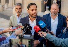 Invasión Migratoria | Garriga: Que «el PP no tome por tontos a los españoles» FOTOGRAFÍA. BARCELONA (CATALUAÑ) REINO DE ESPAÑA, 14 DE OCTUBRE DE 2025. El secretario general de VOX y presidente del Grupo Parlamentario en el Parlament de Cataluña, Ignacio Garriga Vaz de Conceiçao, registrado este miércoles durante unas declaraciones en plaza Sant Jaume de Barcelona. Lasvocesdelpueblo (Ñ Pueblo)