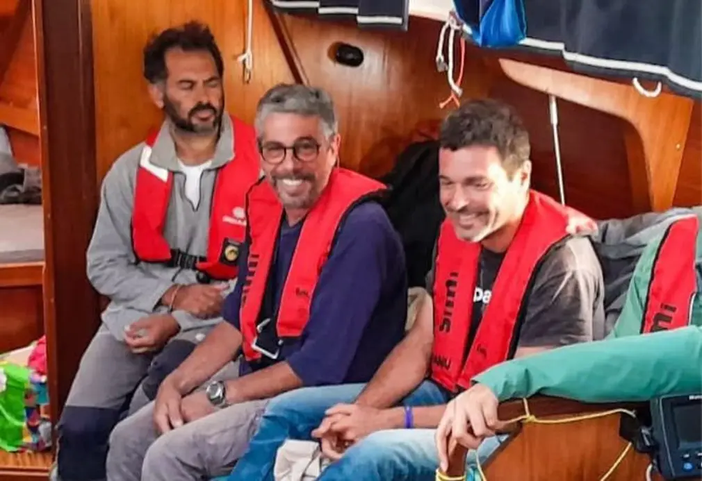 FOTOGRAFÍA. TEL AVI/AGUAS ISRAELÍES (ISRAEL), 02 DE OCTUBRE DE 2025 Y 02 DE OCTUBRE DE 2025. Un grupo de profesional de la Fuerza Área y de la Armada de Israel interceptó y detuvo a los antisemitas de la Flotilla de Hamás ISIS este miércoles. "Ya varios barcos de la flotilla Hamás-Sumud han sido detenidos de forma segura y sus pasajeros están siendo trasladados a un puerto israelí. Greta Thunberg y sus amigos están sanos y salvos", así como la exalcaldesa de Barcelona Ada Colau Ballano y el resto de la Internacional antisemita pro Hamas ISIS. "Los pasajeros de la Flotilla Hamas ISIS Sumud en sus yates se dirigen sanos y salvos a Israel, donde comenzarán sus trámites de deportación a Europa". "Los pasajeros se encuentran a salvo y gozan de buena salud". Han asegurado fuentes del Ministro de Asuntos Exteriores de Israel en un comunicado. Ministerio de Asuntos Exteriores de Israel/Lasvocesdelpueblo (Ñ Pueblo)