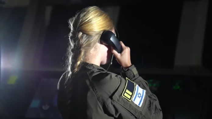 FOTOGRAFÍA. TEL AVI/AGUAS ISRAELÍES (ISRAEL), 02 DE OCTUBRE DE 2025 Y 02 DE OCTUBRE DE 2025. Un grupo de profesional de la Fuerza Área y de la Armada de Israel interceptó y detuvo a los antisemitas de la Flotilla de Hamás ISIS este miércoles. "Ya varios barcos de la flotilla Hamás-Sumud han sido detenidos de forma segura y sus pasajeros están siendo trasladados a un puerto israelí. Greta Thunberg y sus amigos están sanos y salvos", así como la exalcaldesa de Barcelona Ada Colau Ballano y el resto de la Internacional antisemita pro Hamas ISIS. "Los pasajeros de la Flotilla Hamas ISIS Sumud en sus yates se dirigen sanos y salvos a Israel, donde comenzarán sus trámites de deportación a Europa". "Los pasajeros se encuentran a salvo y gozan de buena salud". Han asegurado fuentes del Ministro de Asuntos Exteriores de Israel en un comunicado. Ministerio de Asuntos Exteriores de Israel/Lasvocesdelpueblo (Ñ Pueblo)