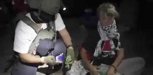 FOTOGRAFÍA. TEL AVI/AGUAS ISRAELÍES (ISRAEL), 02 DE OCTUBRE DE 2025 Y 02 DE OCTUBRE DE 2025. Un grupo de profesional de la Fuerza Área y de la Armada de Israel interceptó y detuvo a los antisemitas de la Flotilla de Hamás ISIS este miércoles. "Ya varios barcos de la flotilla Hamás-Sumud han sido detenidos de forma segura y sus pasajeros están siendo trasladados a un puerto israelí. Greta Thunberg y sus amigos están sanos y salvos", así como la exalcaldesa de Barcelona Ada Colau Ballano y el resto de la Internacional antisemita pro Hamas ISIS. "Los pasajeros de la Flotilla Hamas ISIS Sumud en sus yates se dirigen sanos y salvos a Israel, donde comenzarán sus trámites de deportación a Europa". "Los pasajeros se encuentran a salvo y gozan de buena salud". Han asegurado fuentes del Ministro de Asuntos Exteriores de Israel en un comunicado. Ministerio de Asuntos Exteriores de Israel/Lasvocesdelpueblo (Ñ Pueblo)