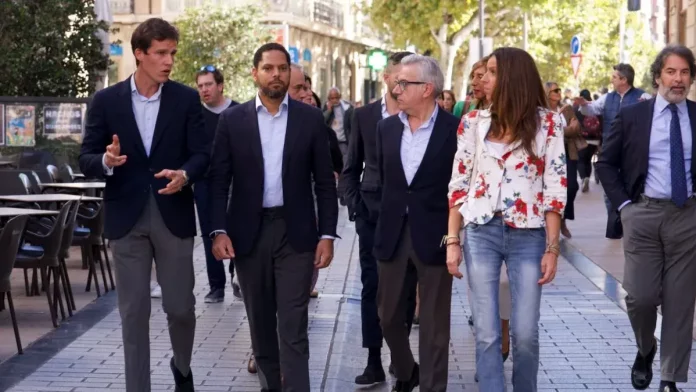 La Rioja, VOX, El PP con mayoría absoluta mantienen las políticas del PSOE FOTOGRAFÍA. LOGROÑO (LA RIOJA) REINO DE ESPAÑA, 15 DE OCTUBRE DE 2025. El secretario general de VOX, Ignacio Garriga Vaz de Conceiçao, ha sido registrado este miércoles durante una visita a Logroño (La Rioja). Lasvocesdelpueblo (Ñ Pueblo)
