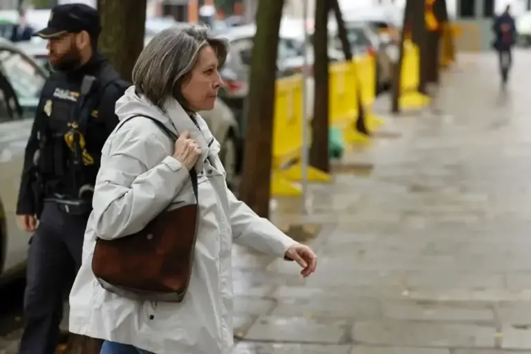 FOTOGRAFÍA. MADRID (REINO DE ESPAÑA), 29 DE OCTUBRE DE 2025. CASO KOLDO. Celia Rodríguez a su llegada al Tribunal Supremo para declarar ante el juez en relación al caso Koldo, este miércoles, en Madrid. Efe