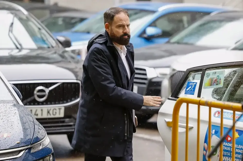 FOTOGRAFÍA. MADRID (REINO DE ESPAÑA), 29 DE OCTUBRE DE 2025. CASO KOLDO. El exgerente del PSOE Mariano Moreno Pavón en el Tribunal Supremo tras declarar ante el juez. Efe