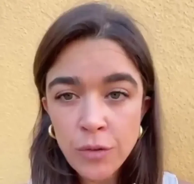 FOTOGRAFÍA. REINO DE ESPAÑA, VIERNES 03 DE OCTUBRE DE 2025. Una mujer española, de religión Judaísmo, formalizó hoy una denuncia pública en rede sociales —recogido por la Acción y Comunicación sobre Oriente Medio (ACOM)— en la que señala a su Gobierno (el Ejecutivo de Pedro Sánchez Pérez-Castejón), a los Parlamentos autonómicos y a varios medios de comunicación, convertidos en los verdugos del siglo XXI de la minoría judía española, al estar promoviendo actos violentos antisemitas contra ella y contra el resto de nuestro compatriotas judíos. Advierte de que esto debe acabar de "inmediato" porque como españoles, los compatriotas judíos trabajan y contribuyen con sus impuestos en la construcción de su patria española. Captura vídeo ACOM/Lasvocesdelpueblo (Ñ Pueblo) 