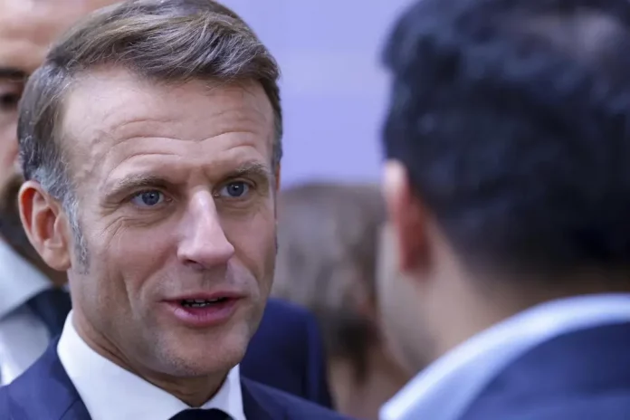 Macron se plantea nuevos nombramientos de primer ministro o elecciones FOTOGRAFÍA. SAARBRUECKEN (ALEMANIA), 03 DE OCTUBRE DE 2025.- El presidente de Francia, Emmanuel Jean-Michel Frédéric Macron (Emmanuel Macron), asiste a las celebraciones del Día de la Unidad Alemana en Saarbruecken, Alemania, 03 de octubre de 2025. France's President Emmanuel Jean-Michel Frédéric Macron (Emmanuel Macron) (l) attends celebrations for the Day of German Unity in Saarbruecken, Germany, 03 October 2025. German Unity Day is marked annually on 03 October to commemorate the reunification of East and West Germany in 1990. (Francia, Alemania). Efe