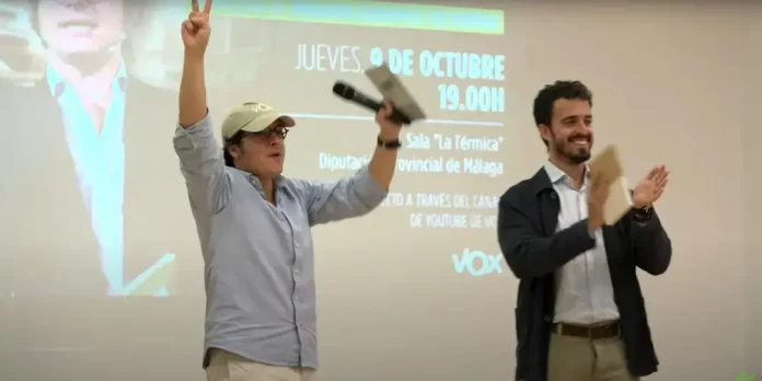 FOTOGRAFÍA. MÁLAGA (ANADALUCÍA) REINO DE ESPAÑA, 09 DE OCTUBRE DE 2025. El portavoz nacional de Vivienda, Carlos Hernández Quero (Carlos H), acompañado por el portavoz nacional de Economía e Industria, José María Figaredo Álvarez-Sala (José María Figaredo), ha presentado en Málaga el nuevo Programa Económico y de Vivienda de VOX, una iniciativa que recorrerá toda España para ofrecer soluciones reales frente a la precariedad, la pérdida de industria y la imposibilidad de acceder a una vivienda digna. Lasvocesdelpueblo (Ñ Pueblo)