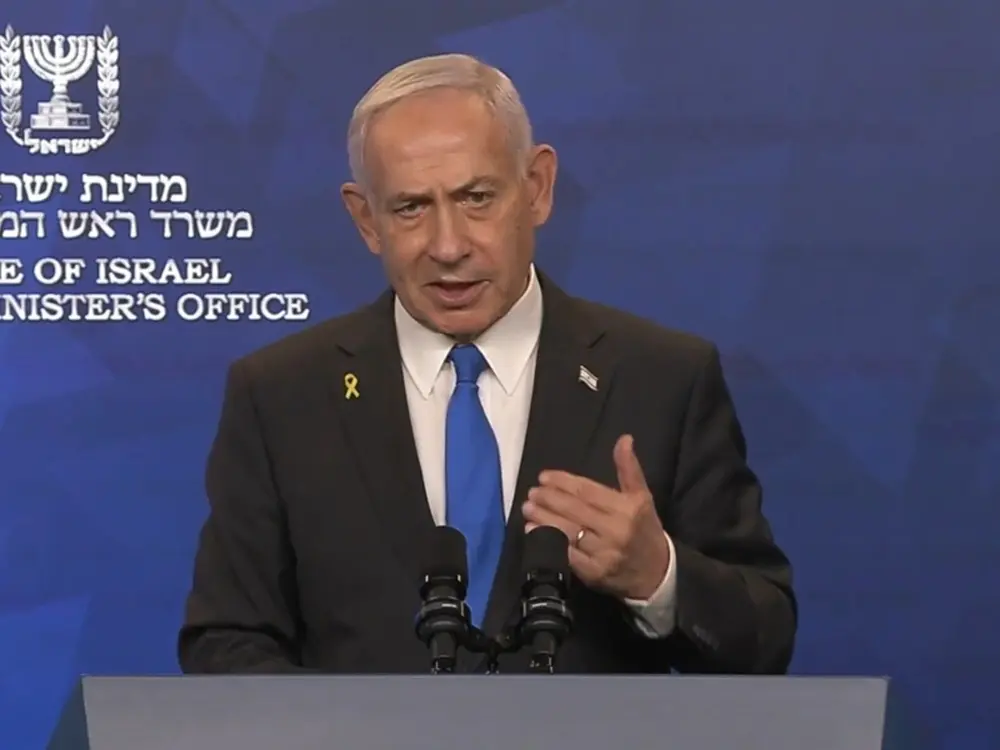 FOTOGRAFÍA. JERUSALÉN (ISAREL), 09 DE OCTUBRE DE 2025. El primer ministro del estado de Israel, "Bibi" Benjamín Netanyahu, antes de la reunión del gabinete de Seguridad sobre la aprobación del llamado Plan Trump para Gaza ya firmado por las partes (los enviados de Israel, Árabes, Estados Unidos de América —Enviado Especial de Washington en el Medio Oriente, Steven Charles Witkoff (Steve Witkoff); al joven hombre de negocios, político estadounidense, hijo del hombre de negocios multimillonario Charles Kushner y marido desde 2009 de la hija mayor de Donald Trump, Ivana Marie Trump («Ivanka Trump»), Jared Kushner;— y los resto de Hamás ISIS). Em la reunión del gabinete participan los enviados de Trump al medio Oriente; y al hombre de confianza de "Bibi" Benjamín Netanyahu, el ministro de Asuntos Estratégicos de Israel, Ron Dermer. Los integrantes de la coalición patriota del Gobierno de Israel, presidida por el partido ganador de las elecciones, el del presidente "Bibi" Benjamín Netanyahu. Lasvocesdelpueblo (Ñ Pueblo)