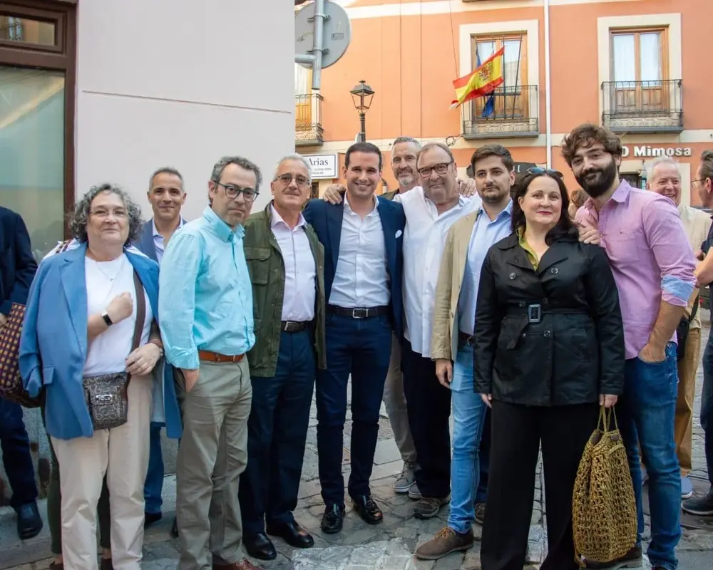FOTOGRAFÍA. ÁVILA (CASTILLA Y LEÓN) REINO DE ESPAÑA, 04 DE OCTUBRE DE 2025. El portavoz nacional de VOX en materia de Inmigración, Interior y Seguridad España, Samuel Vázquez Álvarez; ha compartido este sábado una conferencia, en una mesa redonda, sobre "Historia" de la banda terrorista socialista y separatista "Euskadi Ta Askatasuna (ETA) -EH Bildu- y las consecuencias de distintos Gobiernos de España", junto a varios dirigentes de VOX en Castilla y León, entre ellos, el fundador del partido que preside Santiago Abascal Conde e histórica víctima de ETA (Bildu), José Antonio Ortega Lara; el procurador de VOX en las Cortes de Castilla y León y presidente de estas Cortes, Carlos Pollán Fernández; y el portavoz dle grupo Parlamentario de VOX en estas Cortes, David Hierro Santos. lasvocesdelpueblo (Ñ Pueblo)