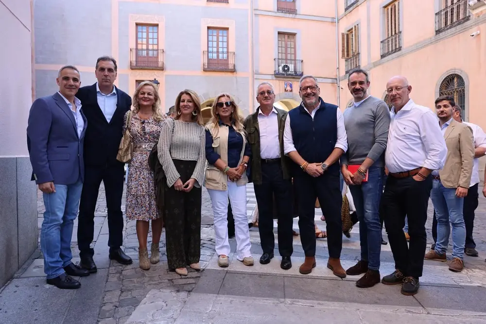 FOTOGRAFÍA. ÁVILA (CASTILLA Y LEÓN) REINO DE ESPAÑA, 04 DE OCTUBRE DE 2025. El portavoz nacional de VOX en materia de Inmigración, Interior y Seguridad España, Samuel Vázquez Álvarez; ha compartido este sábado una conferencia, en una mesa redonda, sobre "Historia" de la banda terrorista socialista y separatista "Euskadi Ta Askatasuna (ETA) -EH Bildu- y las consecuencias de distintos Gobiernos de España", junto a varios dirigentes de VOX en Castilla y León, entre ellos, el fundador del partido que preside Santiago Abascal Conde e histórica víctima de ETA (Bildu), José Antonio Ortega Lara; el procurador de VOX en las Cortes de Castilla y León y presidente de estas Cortes, Carlos Pollán Fernández; y el portavoz dle grupo Parlamentario de VOX en estas Cortes, David Hierro Santos. lasvocesdelpueblo (Ñ Pueblo)