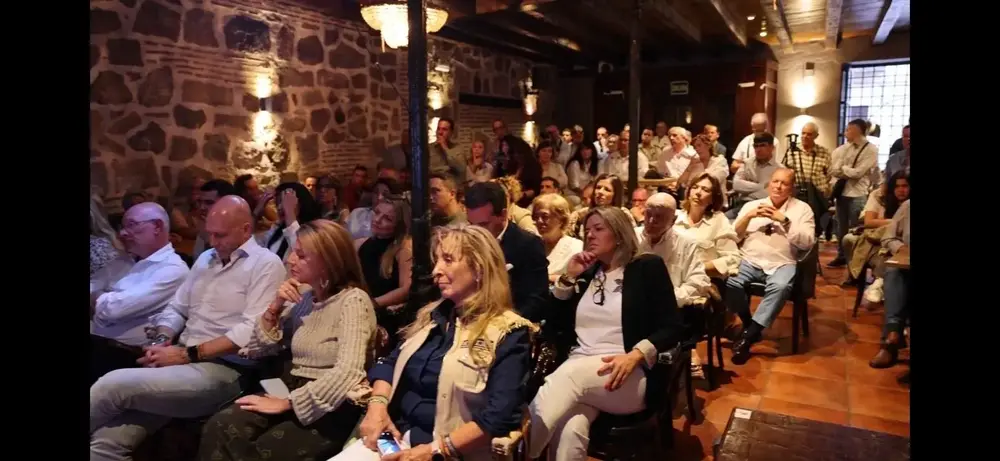 FOTOGRAFÍA. ÁVILA (CASTILLA Y LEÓN) REINO DE ESPAÑA, 04 DE OCTUBRE DE 2025. El portavoz nacional de VOX en materia de Inmigración, Interior y Seguridad España, Samuel Vázquez Álvarez; ha compartido este sábado una conferencia, en una mesa redonda, sobre "Historia" de la banda terrorista socialista y separatista "Euskadi Ta Askatasuna (ETA) -EH Bildu- y las consecuencias de distintos Gobiernos de España", junto a varios dirigentes de VOX en Castilla y León, entre ellos, el fundador del partido que preside Santiago Abascal Conde e histórica víctima de ETA (Bildu), José Antonio Ortega Lara; el procurador de VOX en las Cortes de Castilla y León y presidente de estas Cortes, Carlos Pollán Fernández; y el portavoz dle grupo Parlamentario de VOX en estas Cortes, David Hierro Santos. lasvocesdelpueblo (Ñ Pueblo)