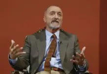 Pérez-Reverte al PP PSOE: «Me va a regular el uso de las palabras su puta madre» FOTOGRAFÍA. MADRID (REINO DE ESPAÑA), 31 DE OCTUBRE DE 2025. El escritor y miembro de la Real Académica Española (RAE), Arturo Pérez-Reverte Gutiérrez. Efe