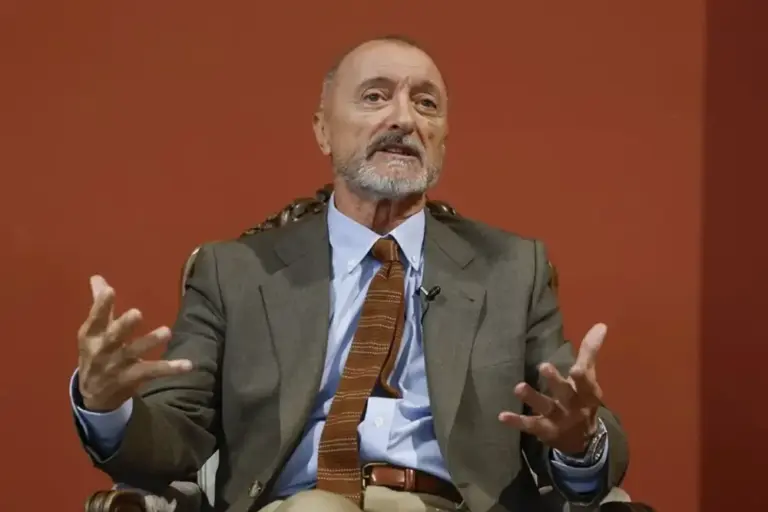 FOTOGRAFÍA. MADRID (REINO DE ESPAÑA), 31 DE OCTUBRE DE 2025. El escritor y miembro de la Real Académica Española (RAE), Arturo Pérez-Reverte Gutiérrez. Efe