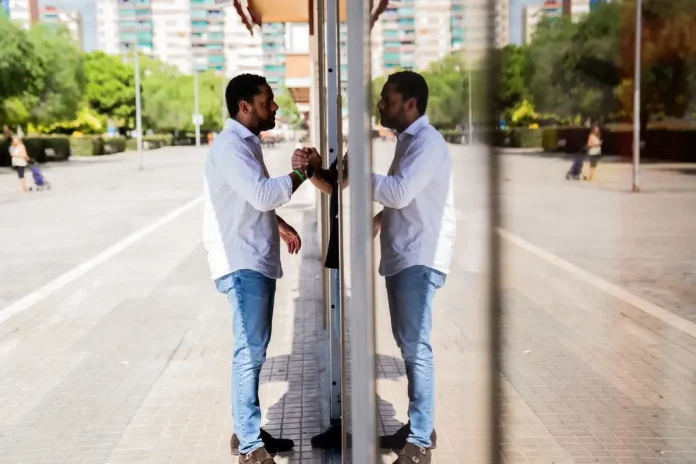 Primero Lo Nuestro, gran acto de Inicio de curso político de VOX en Bellbitge con, Ignacio Garriga, Joan Garriga, Francisco Javier González Priego (Francisco González) (3) FOTOGRAFÍA. BARRIO DE BELLVITGE (HOSPITALET DE LLOBREGAT) BARCELONA (CATALUÑA) REINO DE ESPAÑA, 20 DE SPETIEMBRE DE 2025. Las cúpulas provinciales de VOX en la Comunidad Autónoma de Cataluña (Gerona de Alberto Tarradas Peneque, Tarragona con Sergio Macián de Greef, Lérida de Rafael Villafranca Mercé, y Barcelona de Joan Garriga Doménech) junto al poder local —en entre ello: el de Barcelona de Gonzalo de Oro-Pulido Plaza, el de Salou (Tarragona) de Ana Belén Rodríguez Ros; el de Palamós (Gerona) de Cristina Ruz Navarro; el de Gavá de Marco Cívico Morales, el de Viladecans de Josling Efigenia Montilva Peralta, el de Hospitalet de Llobregat de Francisco Javier González Priego (Francisco González), y el de Tarrasa Alicia Tomás Martínez— y comarcal de la Resistencia verde han arropado este mediodía bajo calor y sol al secretario general del partido y presidente del Grupo parlamentario en el Parlamento de Cataluña, Ignacio Garriga Vaz de Conceiçao, en el gran acto de inicio de curso político 2025-2026 en una región catalana donde la formación de Santiago Abascal Conde de para de crecer y cosecharía hasta 15 escaños si se celebrase elecciones hoy en Cataluña, creciendo en 4 diputados de sus 11 actuales, según sondeos electorales. Bajo lema "Primero lo nuestros", los verdes han presentado la alternativa a la WOKE y migracionismo. Lasvocesdelpueblo (Ñ Pueblo)