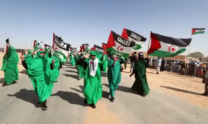 FOTOGRAFÍA. SAHARA OCCIDENTAL, AÑO 2025. Detalle de varias personas de la llamada "República Árabe Saharaui Democrática", que reclaman el territorio del Sahara Occidental, en disputa con un Marruecos que a su vez reclama su autonomía total sobre el territorio. Efe