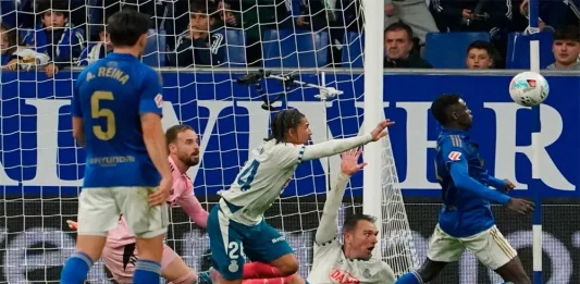 FOTOGRAFÍA. OVIEDO (ASTURIAS) REINO DE ESPAÑA, 17 DE OCTUBRE DE 2025. Los goles de la segunda parte anotados por Kike García y Pere Milla en el Estadio Nuevo Carlos Tartiere dieron el triunfo por 0-2 al Espanyol, que cortó una racha de cuatro partidos seguidos sin ganar y amargó el estreno en el banquillo de Luis Carrión como entrenador del Oviedo en la novena jornada de LaLiga EA Sports. Efe