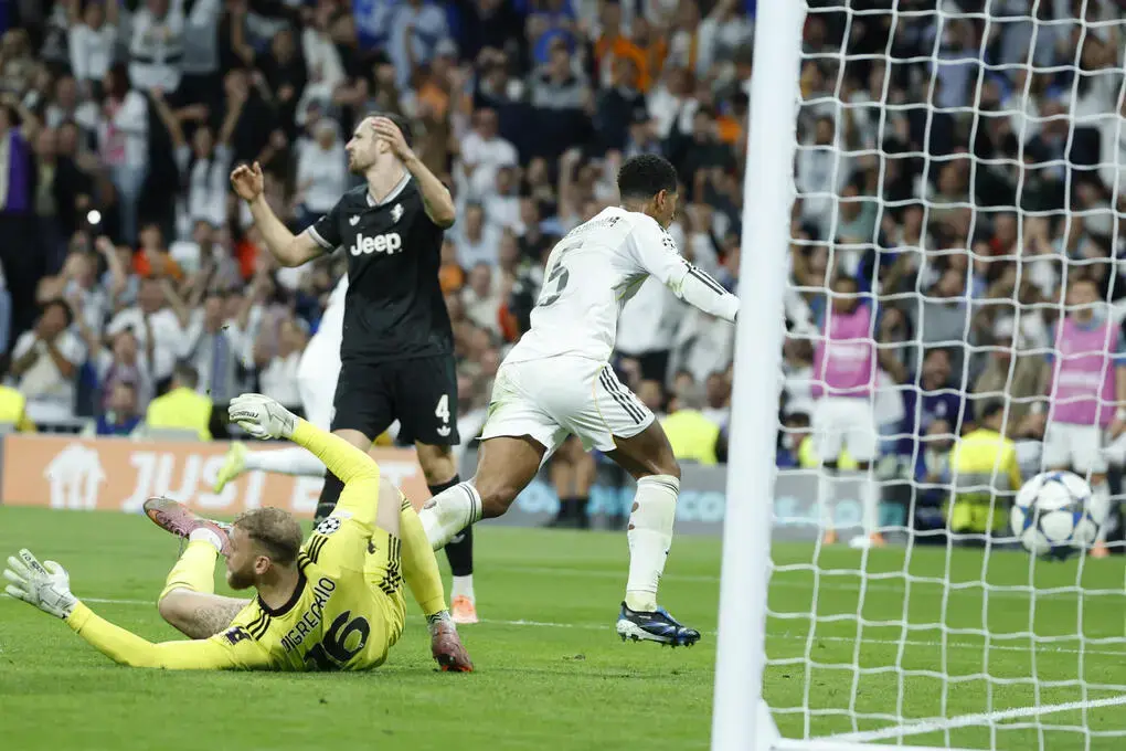 FOTOGRAFÍA. MADRID (REINO DE ESPAÑA), 22 DE OCTUBRE DE 2025. El centrocampista del Real Madrid Jude Bellingham (c) celebra tras marcar ante la Juventus, durante el partido de la tercera jornada de la Liga de Campeones que Real Madrid y Juventus disputaron en el estadio Santiago Bernabéu. Efe