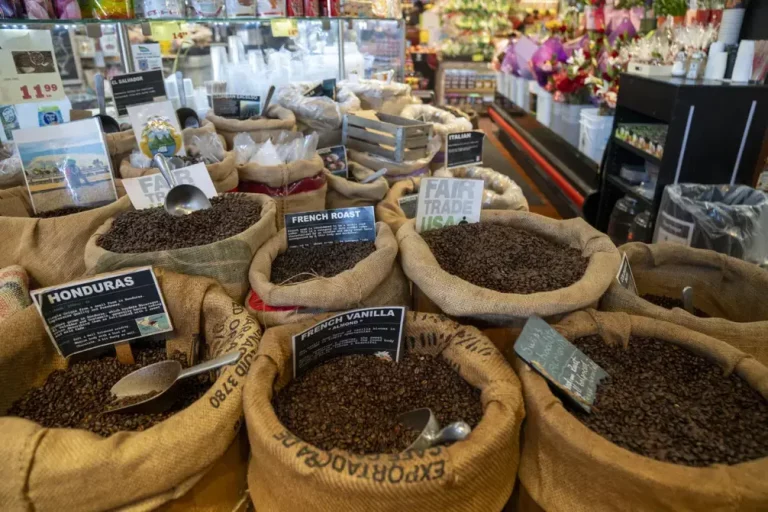 FOTOGRAFÍA. MUNDO, 19 DE MARZO DE 2025. Detalle de sacos de café, cuyo precio se ha disparado en los últimos meses. Efe