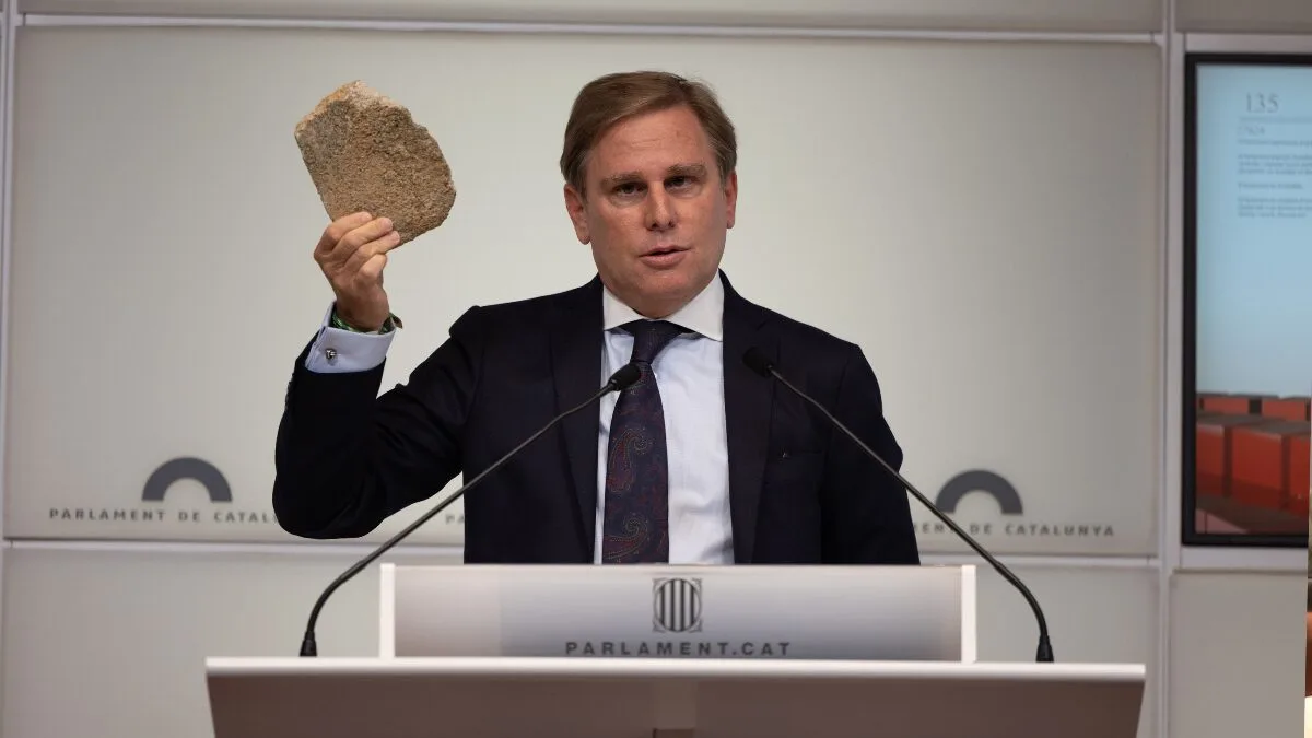 FOTOGRAFÍA. BARCELONA (CATALUÑA) REINO DE ESPAÑA, 21 DE OCTUBRE DE 2025. El portavoz del Grupo Parlamentario de VOX en el Parlamento de Cataluña y presidente del Comité Ejecutivo de VOX en la provincia de Barcelona, Joan Garriga Doménech, registrado este martes durante una rueda de prensa en el Palacio de la cámara autonómica catalana. Lasvocesdelpueblo (Ñ Pueblo)