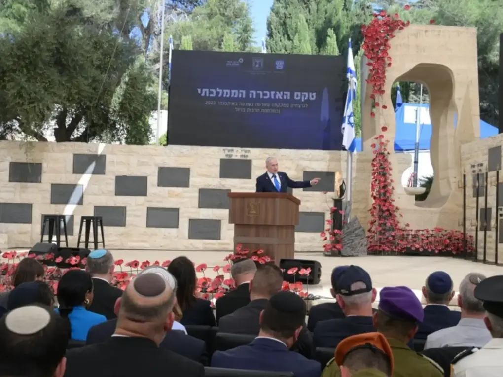FOTOGRAFÍA. JERUSALÉN (ISRAEL), 16 DE OCTUBRE DE 2025. El primer ministro de Israel, "Bibi" benjamín Netanyahu, participó este jueves en el histórico acto estatal en homenaje a los caídos por la Tierra Santa durante la guerra contra el eje del mal en la tierra (Hamas ISIS, Yihad islámica Palestina ISIS, Ayatolás ISIS, Hutíes ISIS y Hezbollah ISIS), llamada Guerra de la Redención, que inició tras la masacre islamofascista del 7 October/7 Octubre de 2023. Junta al primer ministro israelí estuvieron presentes entre otras autoridades del país hebreo, el presidente de Israel, Isaac Herzog. Lasvocesdelpueblo (Ñ Pueblo)